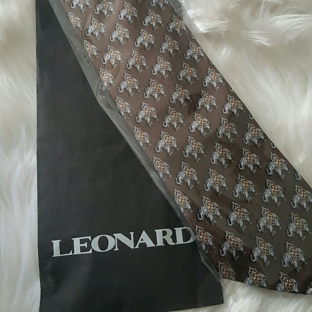 NEW Authentic Leonard Paris silk tie- elephants